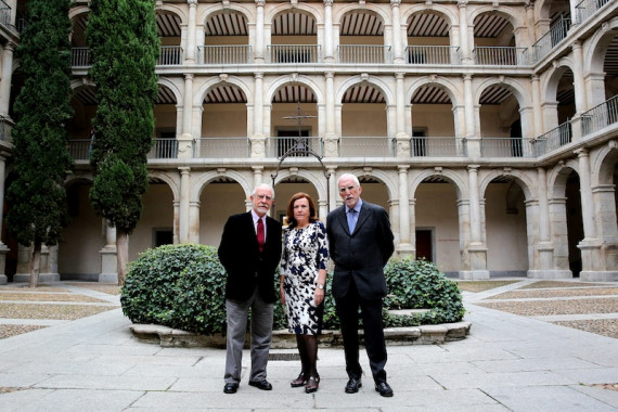 Aurora Egido con José María Merino (izquierda) y Luis Mateo Díez.