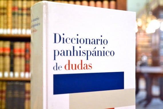 El «Diccionario panhispánico de dudas» se publicó en 2005.