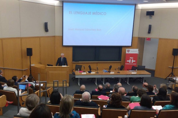José Manuel Sánchez Ron durante su conferencia en la Universidad de Harvard.
