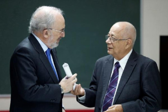 El director de la RAE y presidente de la ASALE, Santiago Muñoz Machado, y el director de la Academia Cubana de la Lengua, Rogelio Rodríguez Coronel (foto: EFE)