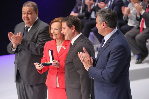 Aurora Egido recibe la Medalla de Oro de Castilla-La Mancha. Foto: Ignacio López, JCCM.