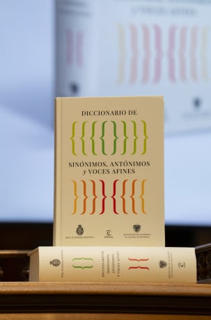 Diccionario de sinónimos, antónimos y voces afines