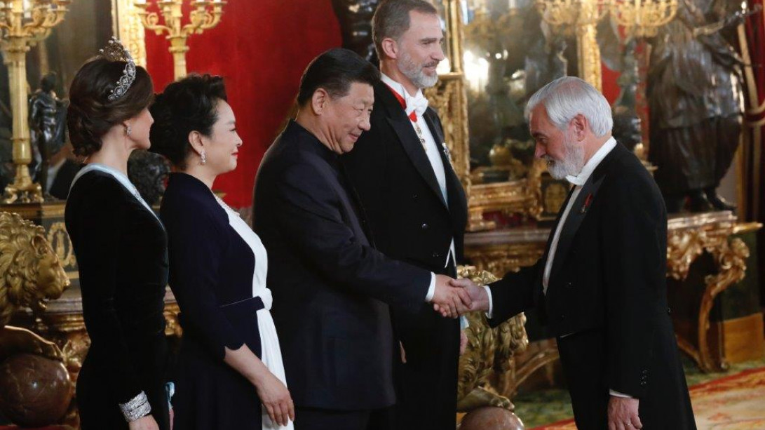 Darío Villanueva saluda a Xi Jinping, presidente de China (foto: Casa Real)
