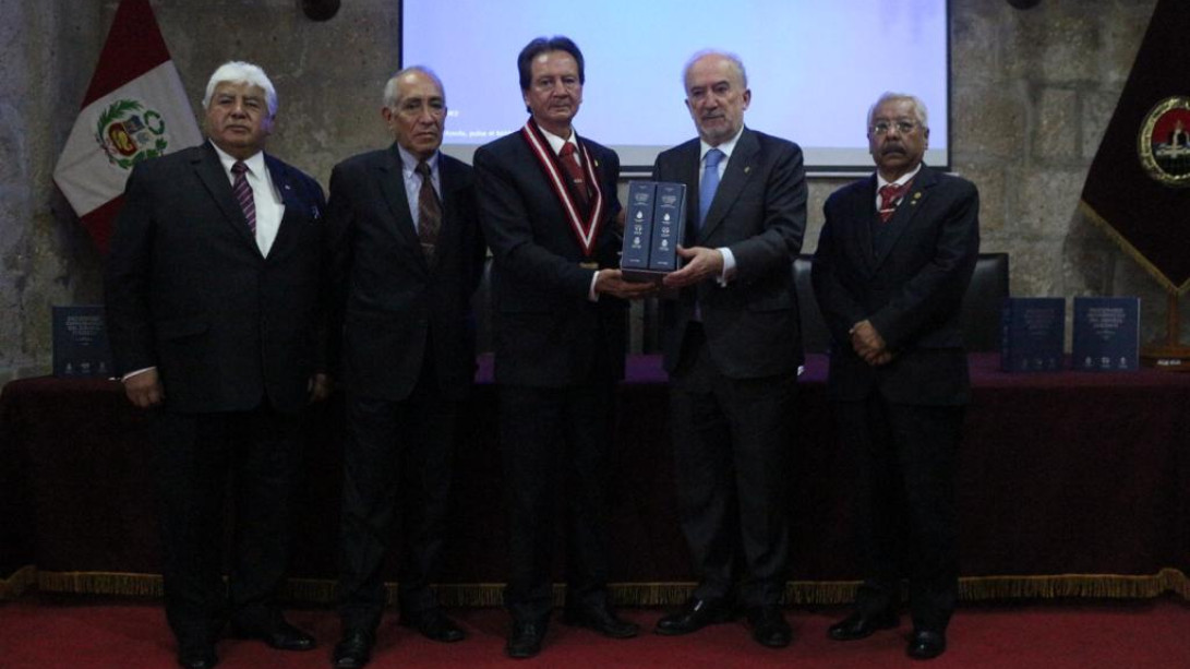 Presentación del «DPEJ» en la Universidad Nacional de San Agustín de Arequipa.