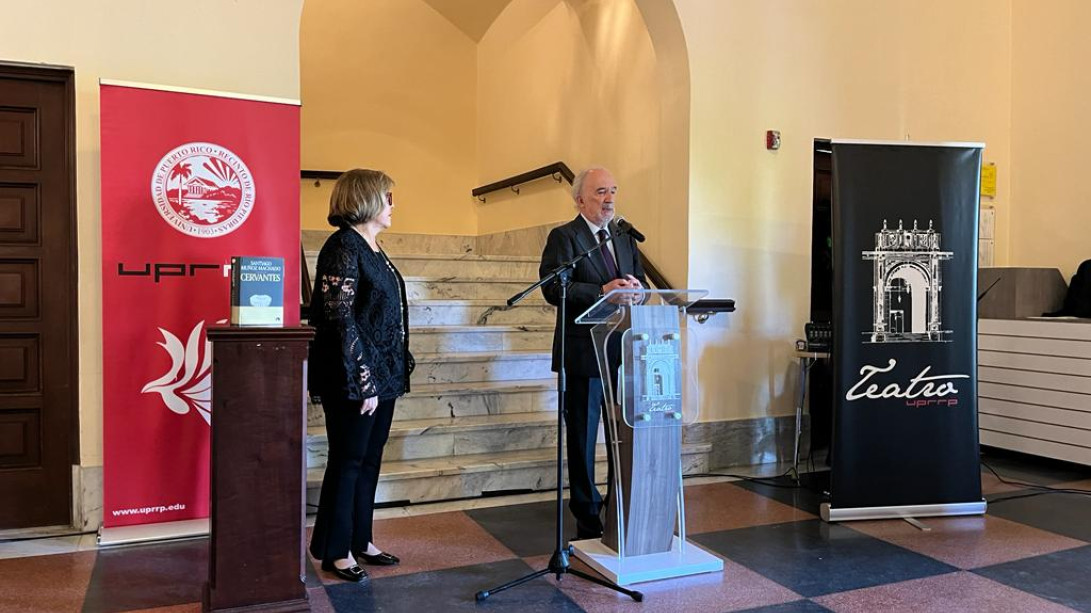 Reunión y conferencia en la Universidad de Puerto Rico–Recinto de Río Piedras