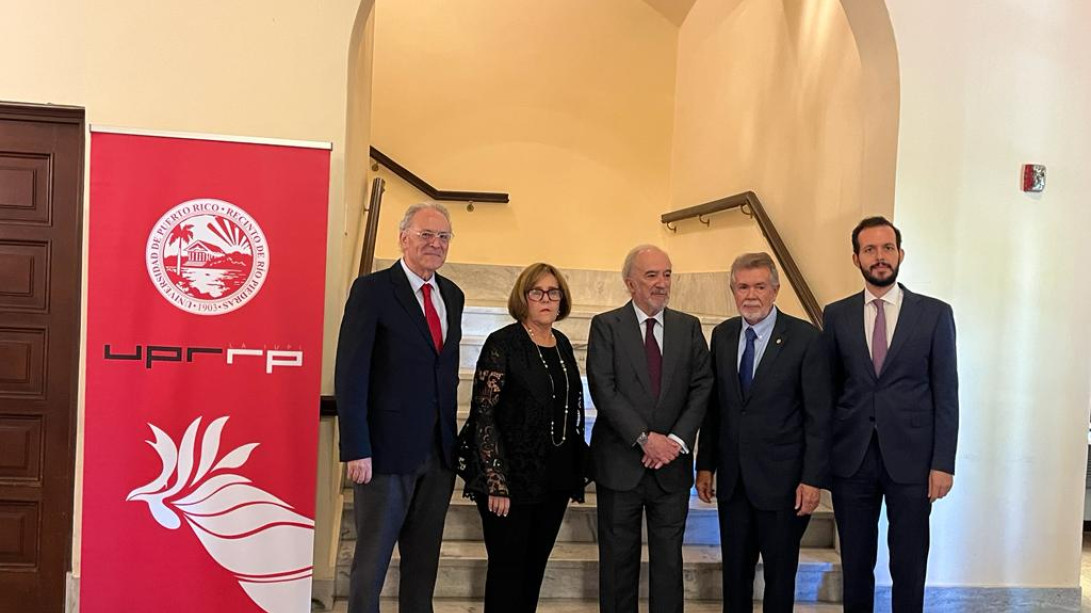 Reunión y conferencia en la Universidad de Puerto Rico–Recinto de Río Piedras