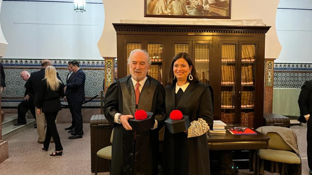 El director de la RAE con la jueza presidenta del Tribunal Supremo de Puerto Rico, Maite D. Oronoz Rodríguez.