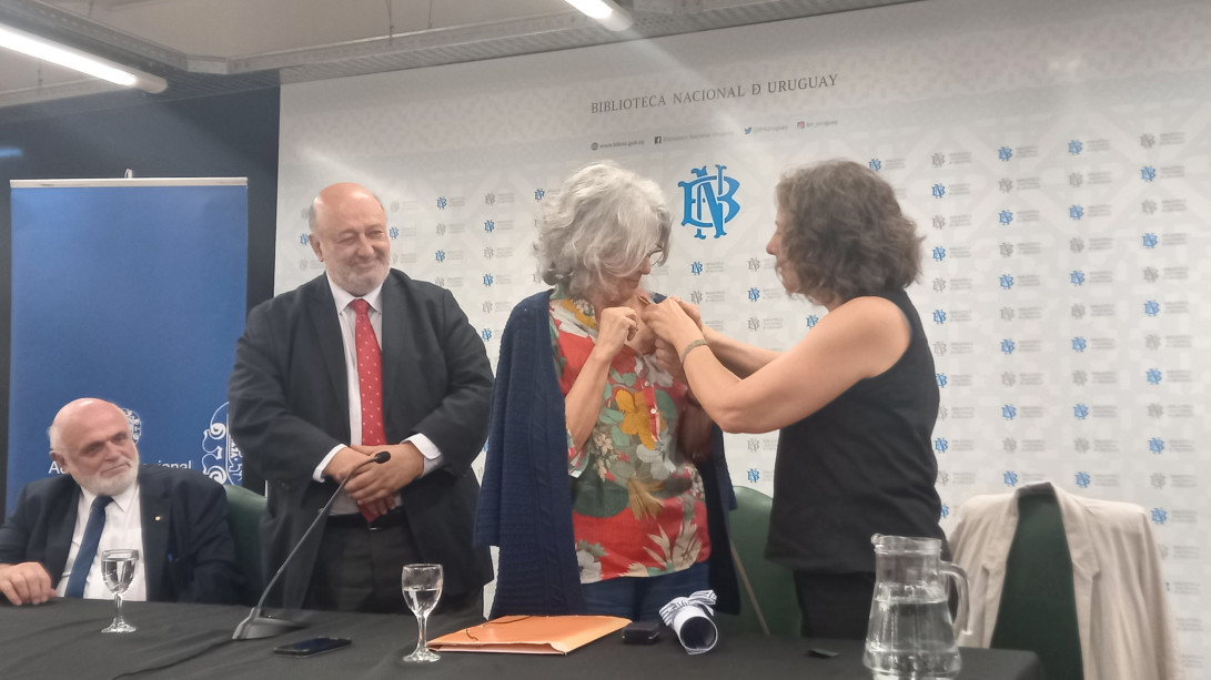 Ingreso de Carina Blixen como miembro de número de la Academia Nacional de Letras de Uruguay.