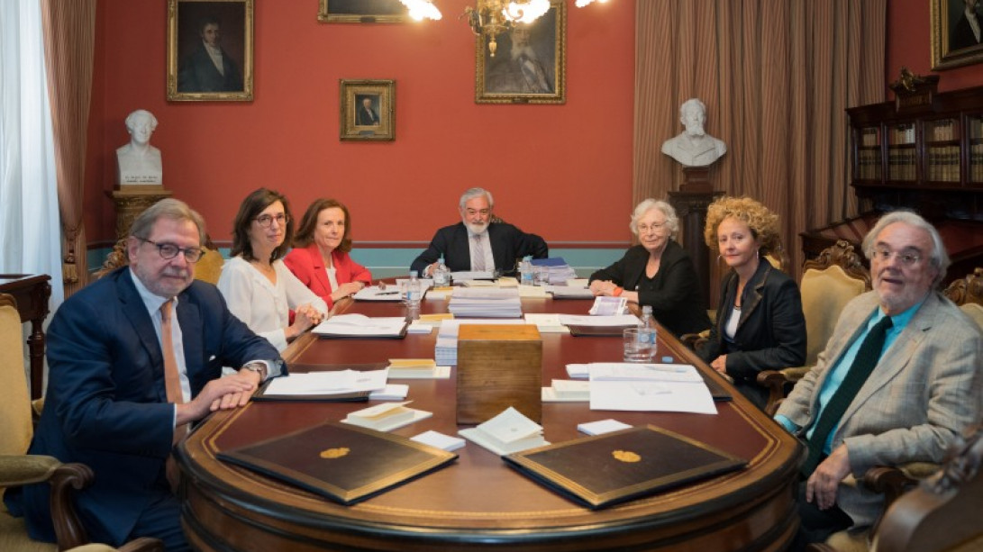 Jurado del Premio Borau-RAE 2018, presidido por el director.
