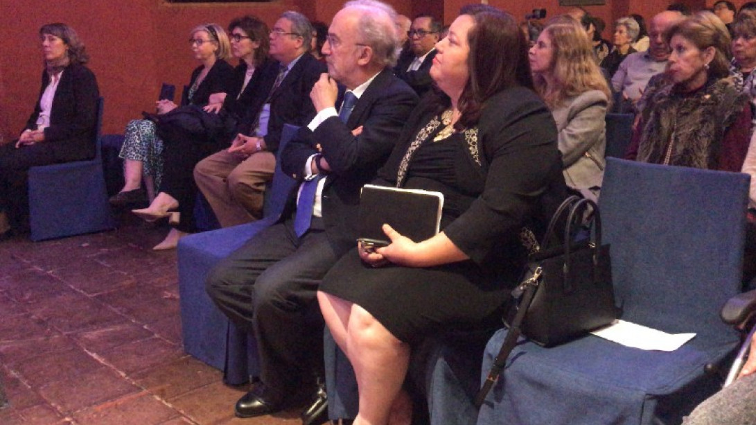 El director de la RAE, Santiago Muñoz Machado, y la directora de la Academia Guatemalteca de la Lengua, Raquel Montenegro (foto: AGL)