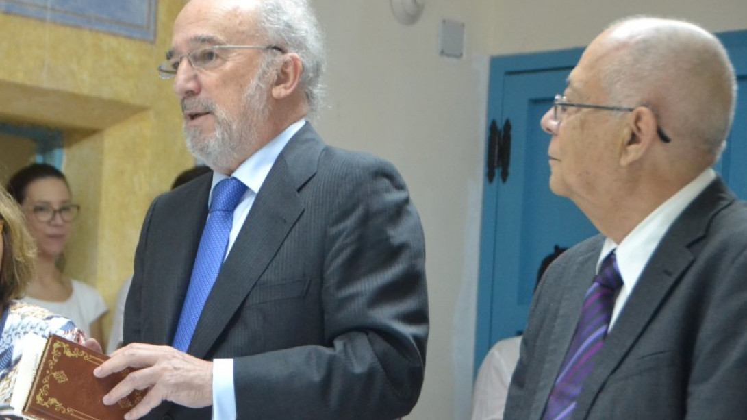 El director de la RAE, Santiago Muñoz Machado, y el director de la Academia Cubana de la Lengua, Rogelio Rodríguez Coronel (foto: Academia Cubana de la Lengua)