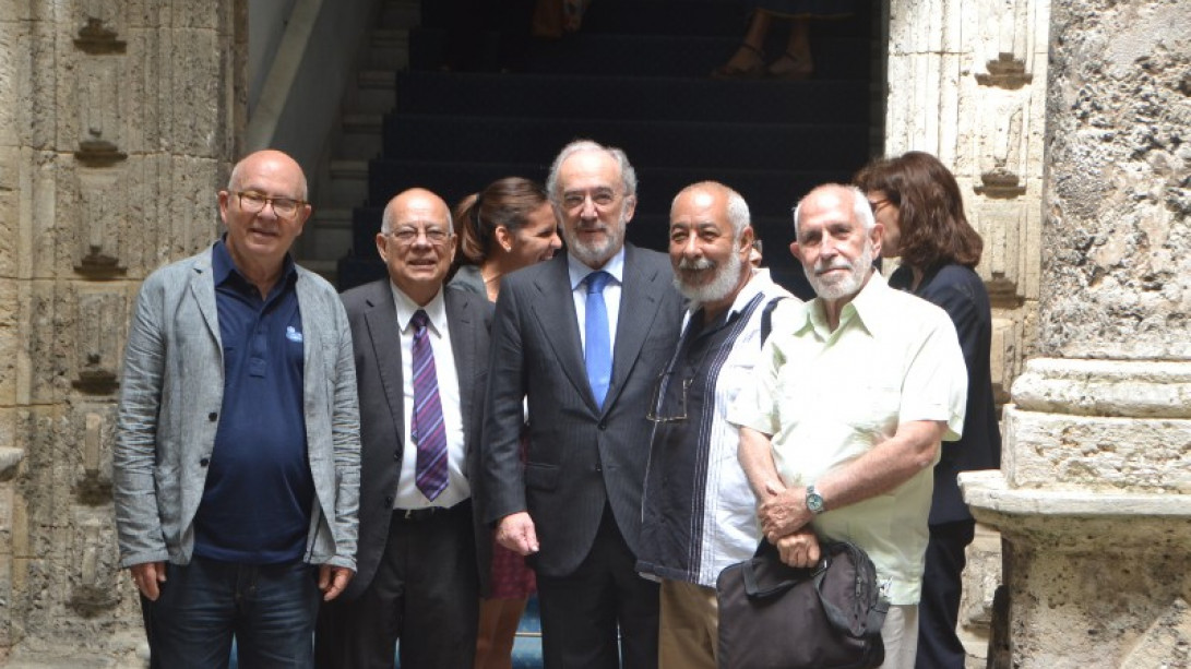 Santiago Muñoz Machado y miembros de la Academia Cubana de la Lengua (foto: Academia Cubana de la Lengua)