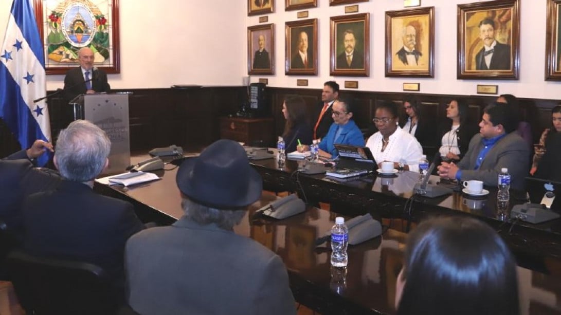 Muñoz Machado en el Congreso Nacional de Honduras (foto: AHL)