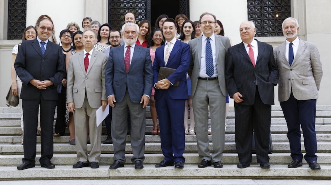 El director de la RAE con alumnos y profesores del curso 2014-2015 de la ELH.