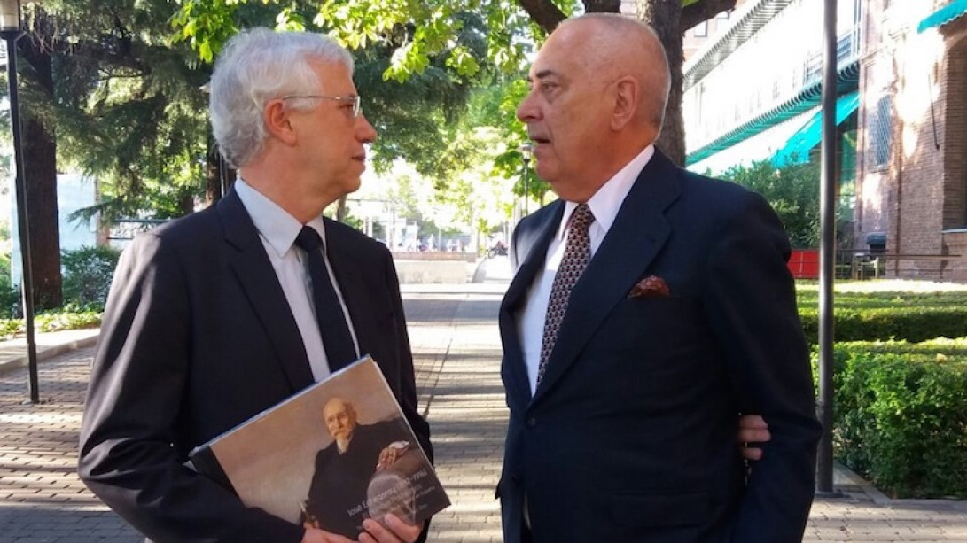 José Manuel Sánchez Ron (izquierda) y José B. Terceiro antes de la presentación.