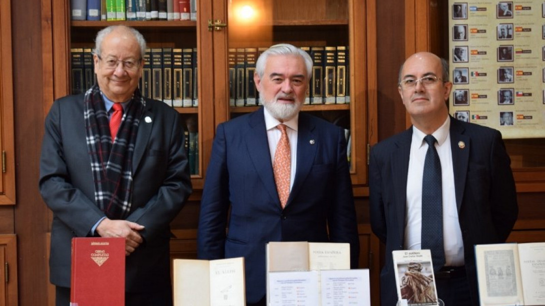 Visita a la biblioteca de la ACL con Juan Carlos Vergara, subdirector, y Álvaro Rodríguez Gama, bibliotecario.