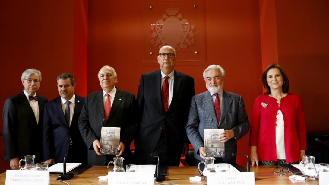 De izquierda a derecha: Iván Jáksic, Francisco Javier Pérez, Alfredo matus, Jorge Tagle, Darío Villanueva y María Ángeles Osorio. 