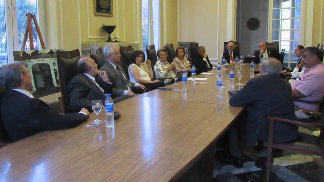 Reunión de académicos en la Academia Salvadoreña de la Lengua (foto: ASL)