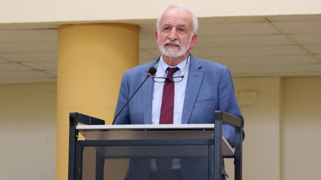 Salvador Gutiérrez Ordóñez dicta una conferencia en la Universidad de León. Foto: ULE.