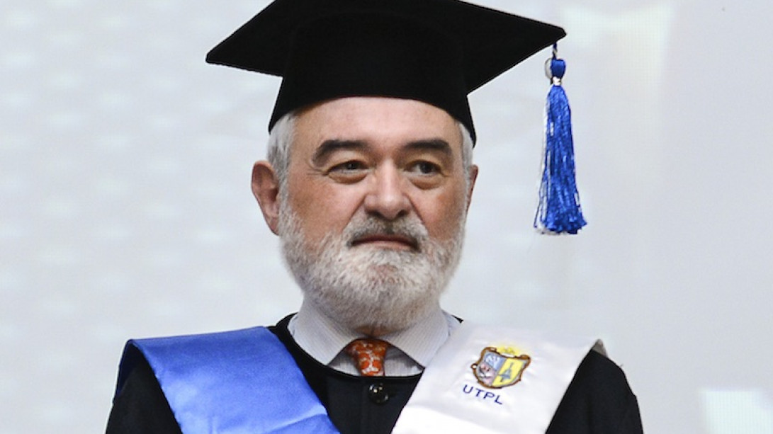 Darío Villanueva, doctor «honoris causa» por la UTPL.
