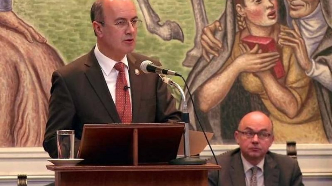 Juan Carlos Vergara, académico de la ACL y director de la Maestría en Lingüística Hispánica.