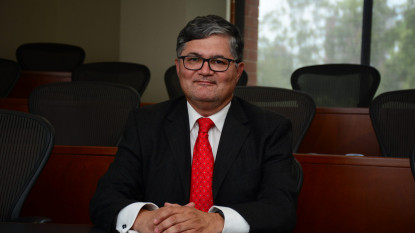 Moris Polando, académico de la Academia Guatemalteca de la Lengua. Foto: Universidad Francisco Marroquín