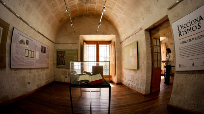 Exposición «Diccionarismos. La riqueza de nuestra lengua», en la Biblioteca Mario Vargas Llosa de Arequipa, Perú