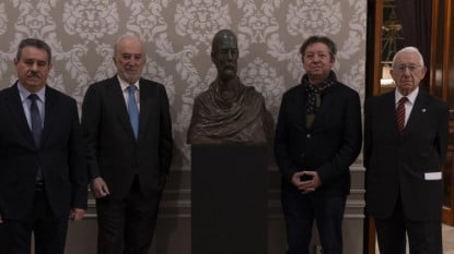 Donación del busto de Rufino José Cuervo a la RAE