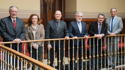 Los miembros de la Comisión Permanente en la sede de ASALE.