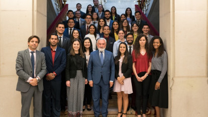 Los Jóvenes Líderes Iberoamericanos con el director de la RAE.