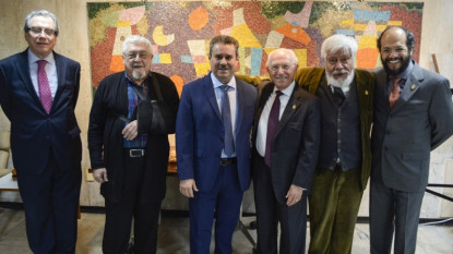 El secretario general de la ASALE, con los académicos de la AML. Foto: Jorge Dávila.