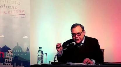 Rafael Courtoisie durante la conferencia