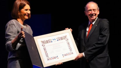 Homenaje al tricentenario de la Academia en Panamá.