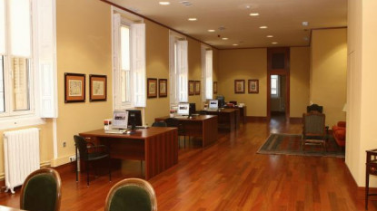 Sala de la Comisión Permanente, situada en la calle Felipe IV, número  4, de Madrid. 