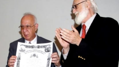 Eduardo Lolo toma posesión de su plaza como académico de número de la ANLE. Foto: Diario Horizonte.