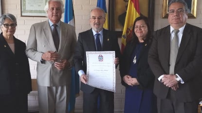 El director de la RAE, miembro correspondiente de la AGL. En la imagen: Julia Guillermina Herrera (subdirectora), Dieter Lehnhoff (vocal), Raquel Montenegro (directora) y Gustavo García Fong (secretario). Foto: AGL.