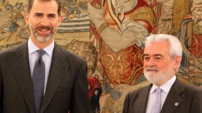 El rey con el director de la RAE en La Zarzuela. Foto: © ​Casa de S. M. el Rey