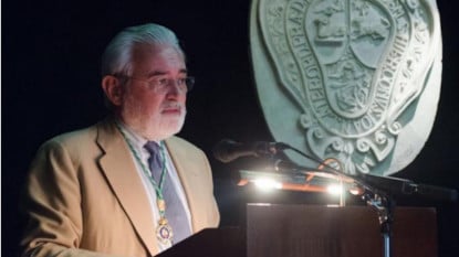 Darío Villanueva en las conmemoraciones del 90.º aniversario de la Academia Cubana de la Lengua.