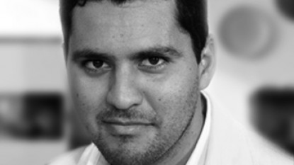 Juan Carlos Olivas. Foto: Círculo de Poesía.