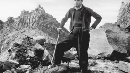 Autorretrato de Juan Rulfo en Popocatépetl, 1940. Del cartel conmemorativo de la UNAM.