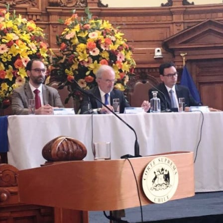Muñoz Machado inaugura un seminario sobre lenguaje jurídico claro en la Corte Suprema de Chile.