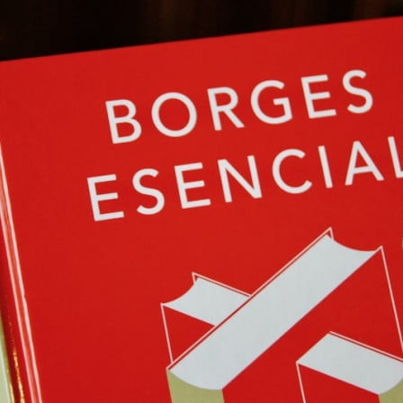 Detalle de la cubierta de «Borges esencial».