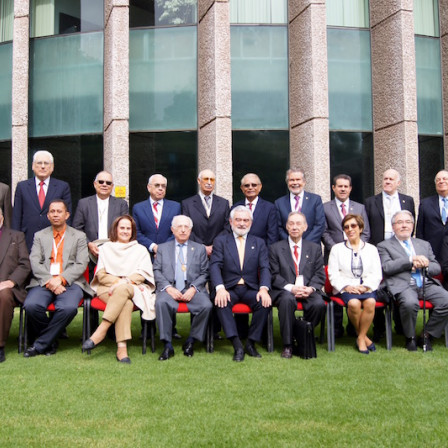 Foto de familia de los directores y presidentes de la ASALE.