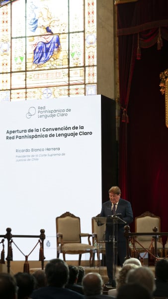 • Ricardo Blanco Herrera, presidente de la Corte Suprema de Justicia de Chile