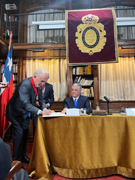 Santiago Muñoz Machado, investido miembro honorario de la Academia Chilena de Ciencias Sociales, Políticas y Morales